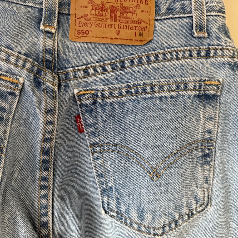 Vintage Levi’s y2k 550 26x29 90s made in USA straight leg